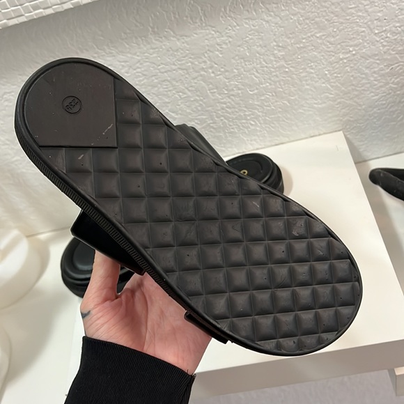 NWT Cute Sandals! - Picture 4 of 4